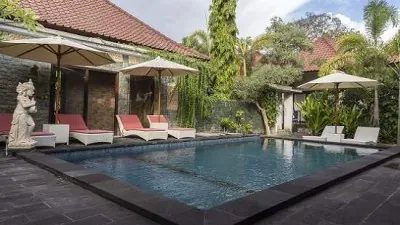 Budget accommodation swimming pool
