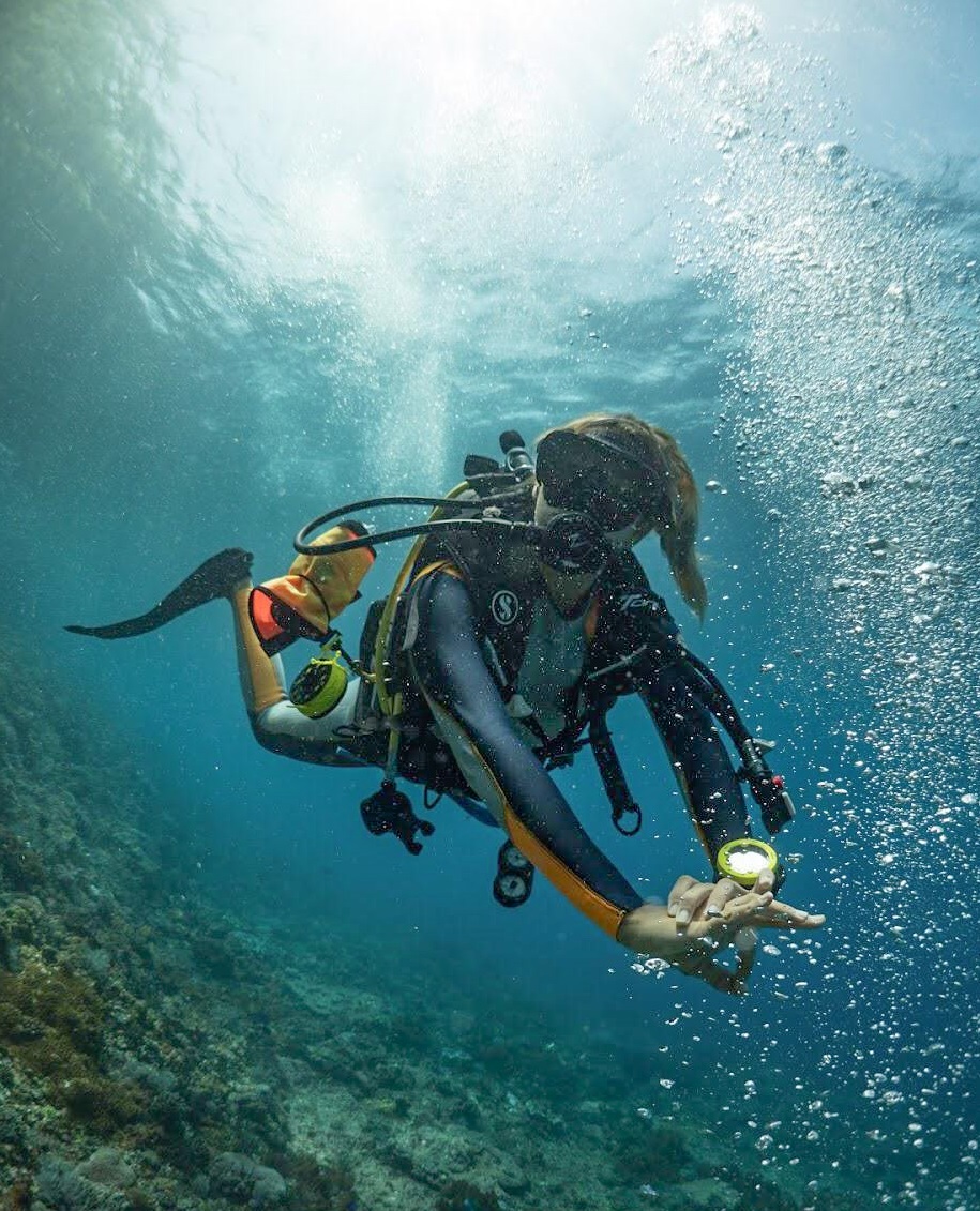 Diver deploying SMB